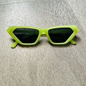 Stylish Green Cat-Eye Sunglasses